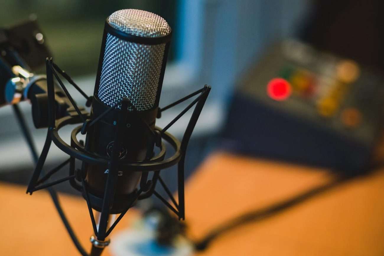 Microphone in a recording studio setting, representing podcasting and content creation for marketing strategies.